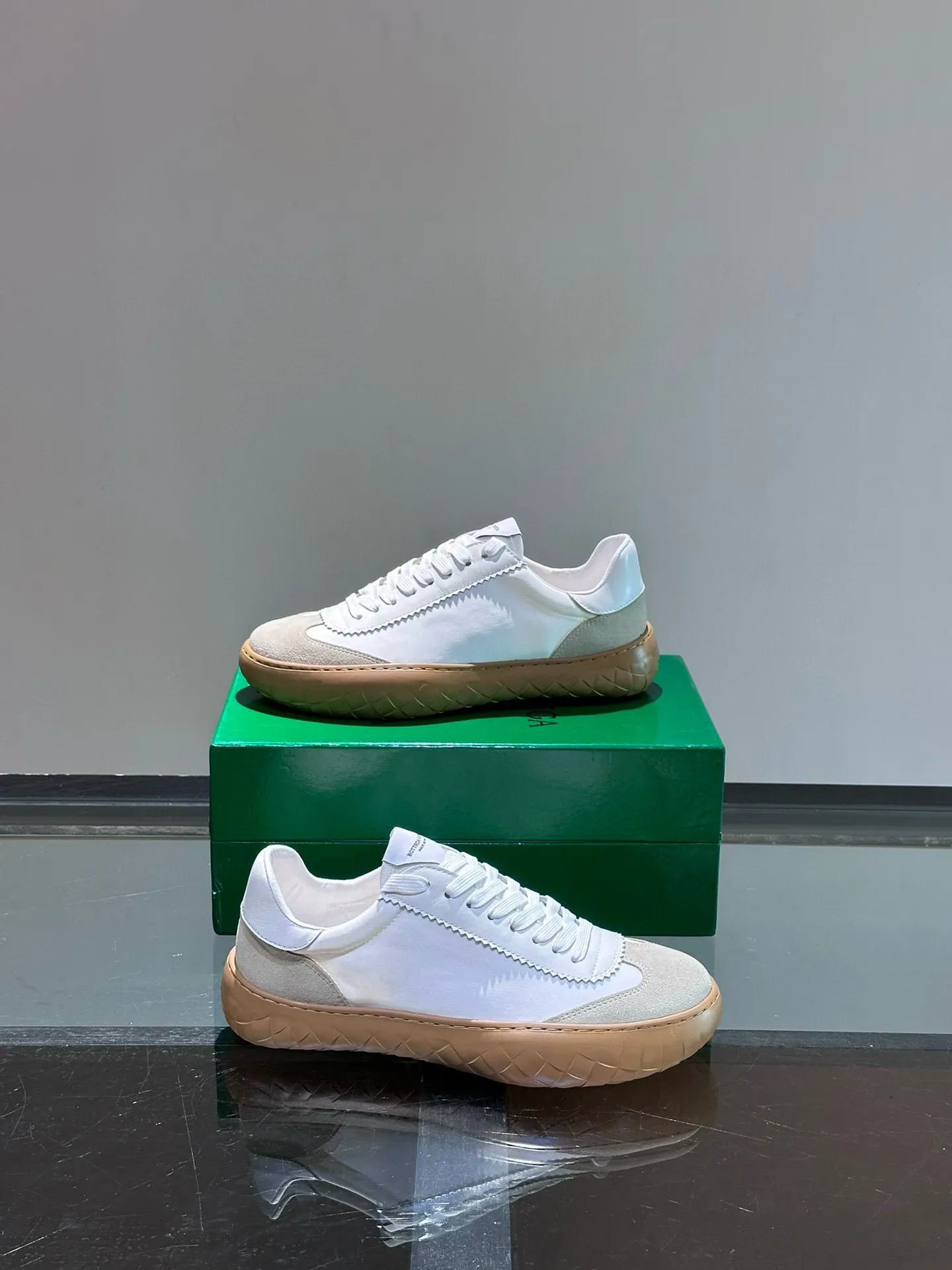 Factory price: 438💰BV/Bottega Veneta🆕New men's moral training sneakers, made of Sneaker technology nylon and suede, inspired by retro basketball shoes, a new interpretation of classic sneakers, a light, comfortable and breathable summer must-have item, the soles are made of classic woven texture, super recognizable, nylon suede stitching, full of texture! Size: 38-44, (45 customized)